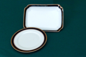 Блюдо и прямоугольное фарфоровое тарелка плоская фарфоровая фирмы M. Brandstädter (Königsberg) (дар Н. А. Кондратовой)